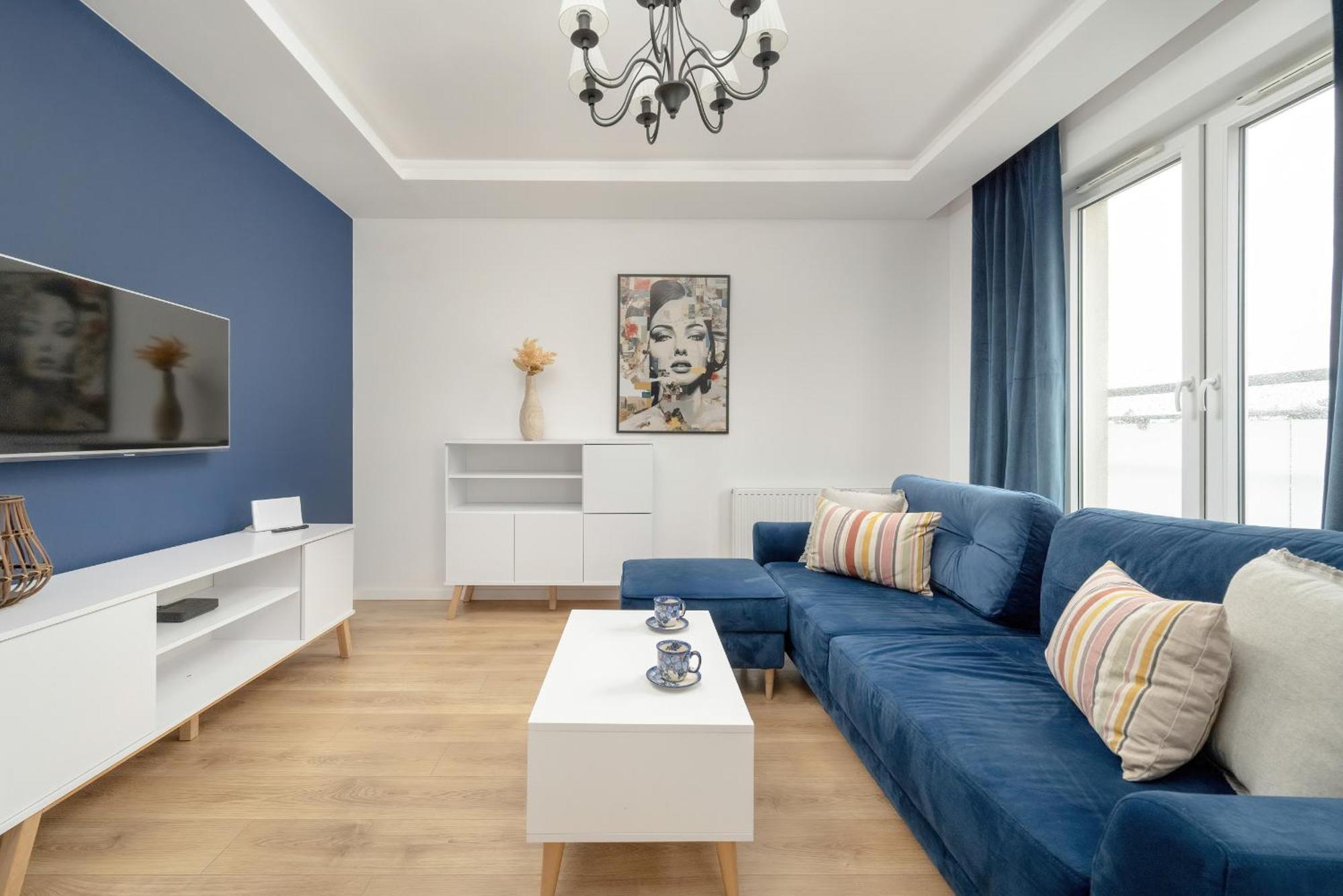 With 2 Bedrooms & Balcony And Free Garage By Renters