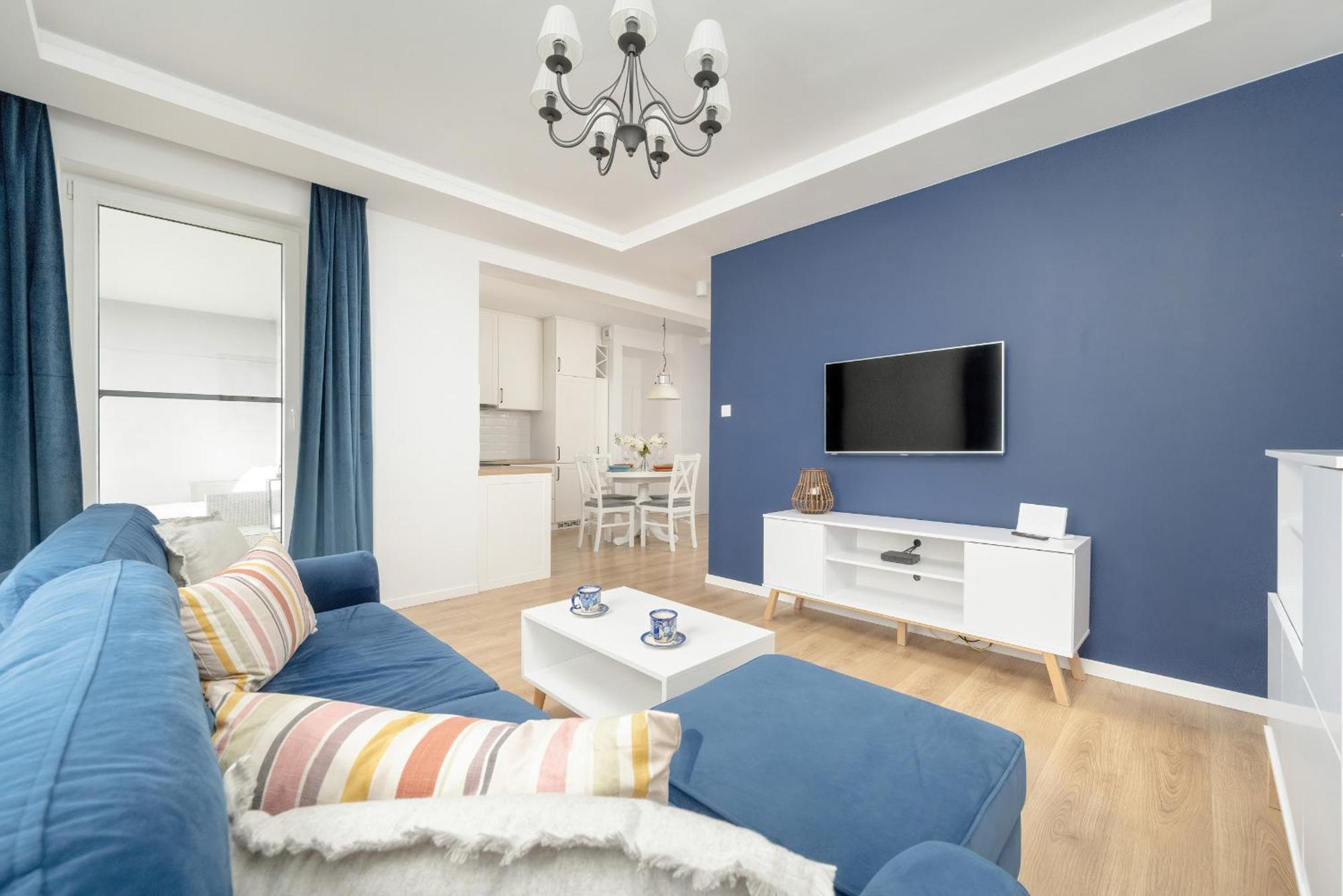 With 2 Bedrooms & Balcony And Free Garage By Renters Apartament