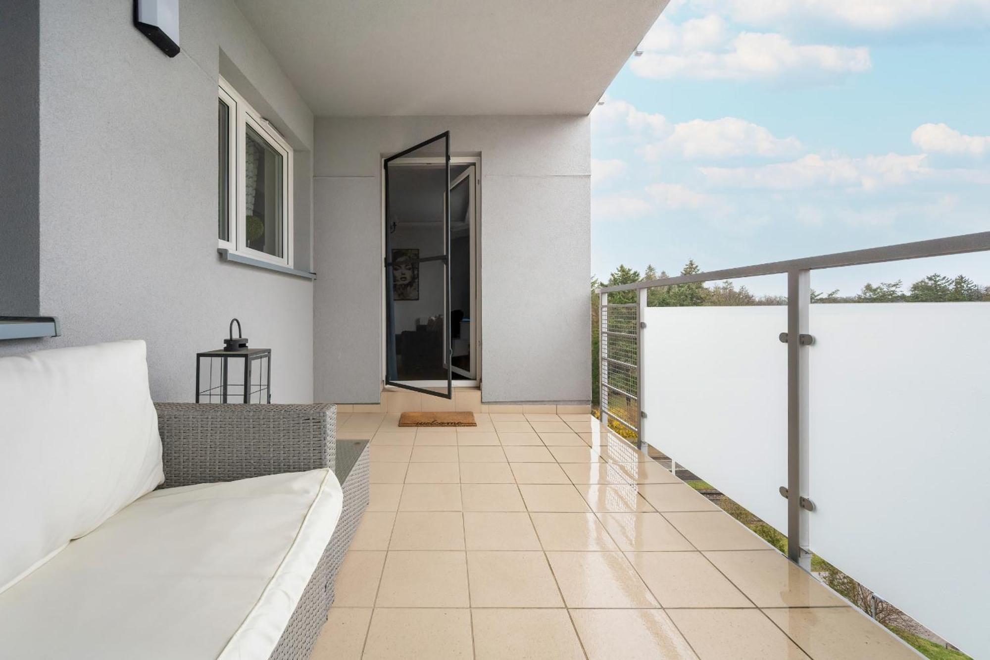 Apartament With 2 Bedrooms & Balcony And Free Garage By Renters