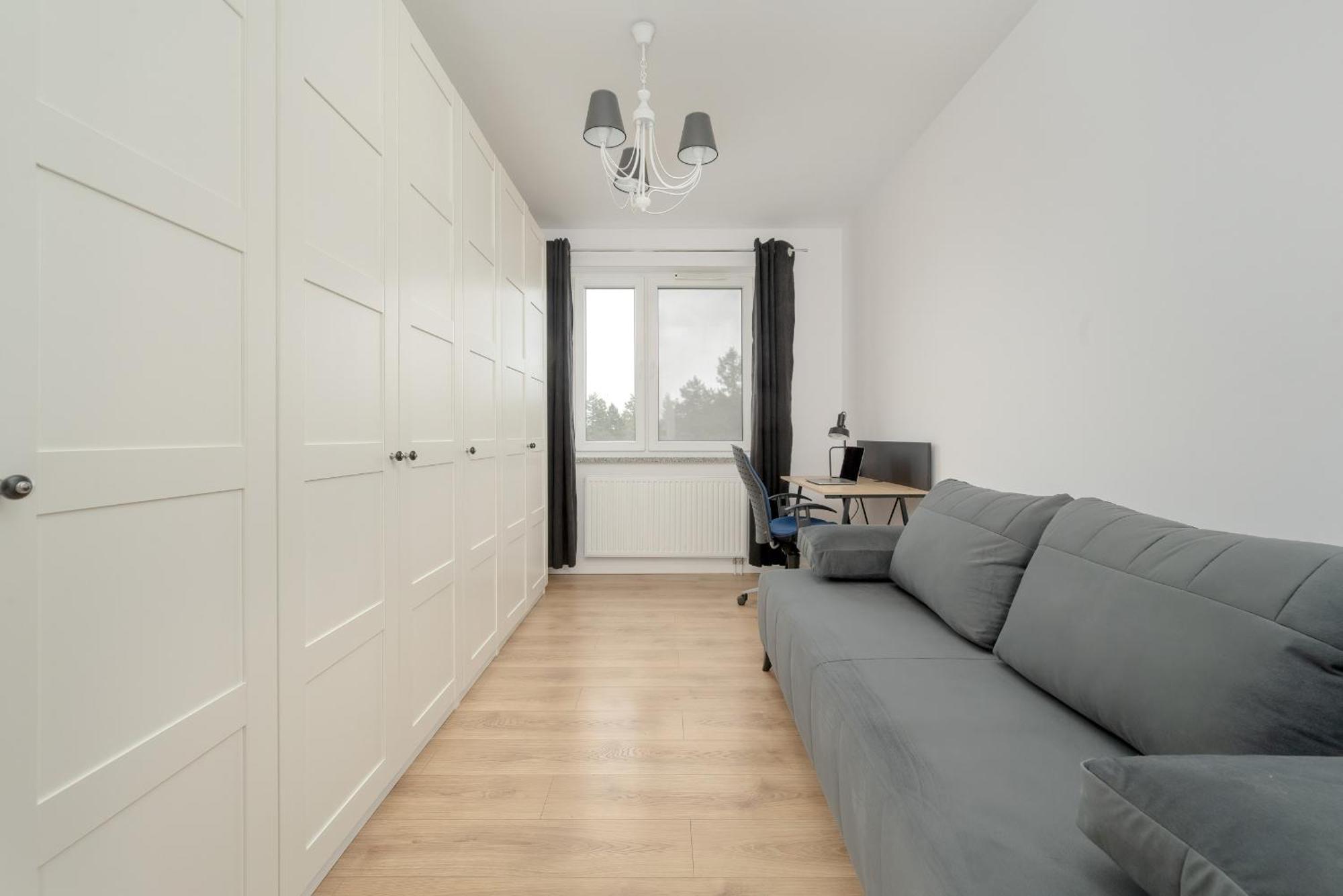 With 2 Bedrooms & Balcony And Free Garage By Renters Apartment